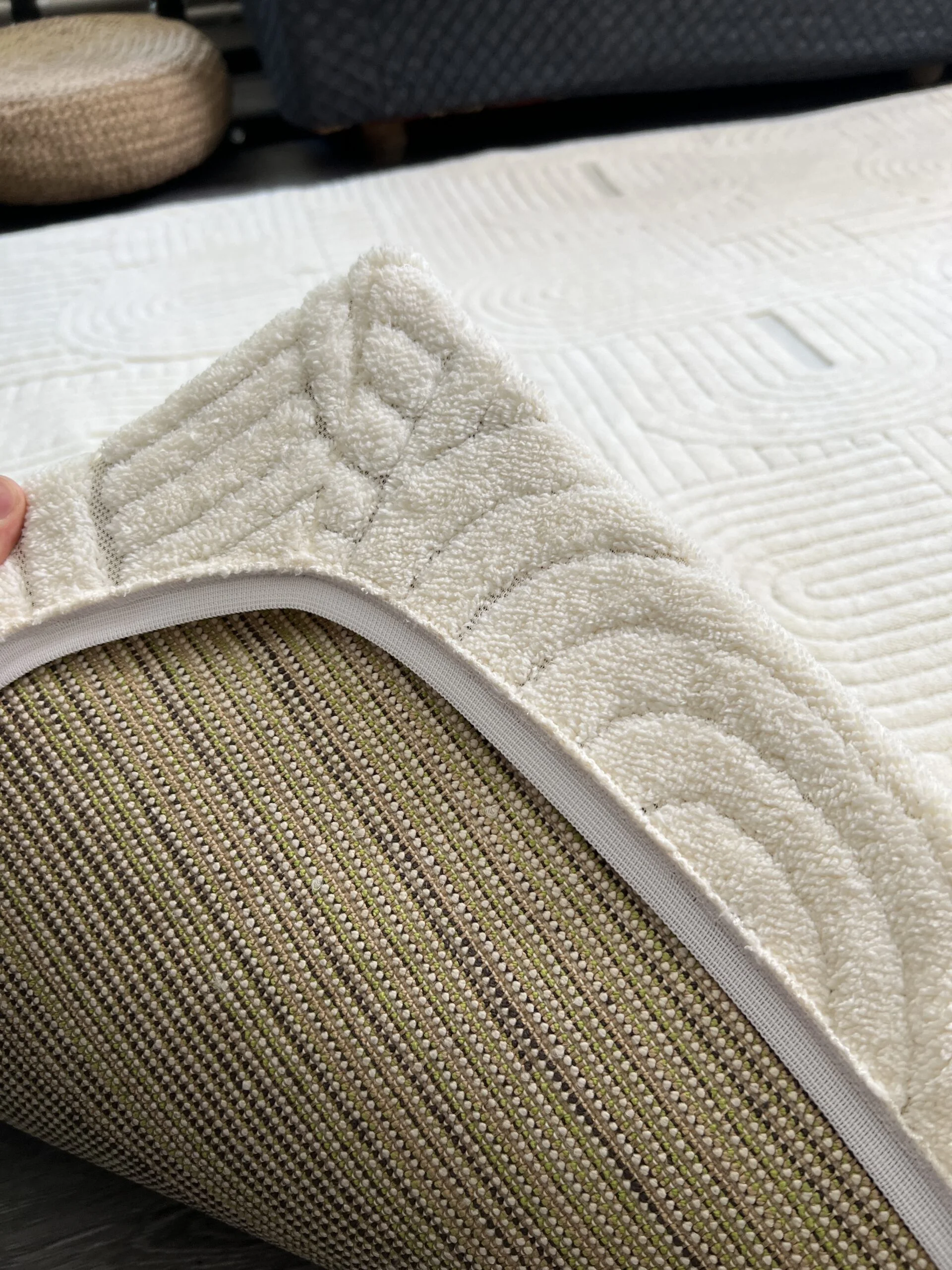 Lastikli Halı Örtüsü Seçerken Dikkat Edilmesi Gerekenler ve Ölçü Rehberi
